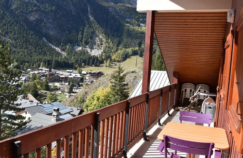 Pralognan-la-Vanoise Apartment | Sunny Apartment with Stunning Views, Steps from Cable Car in Pralognan-la-Vanoise