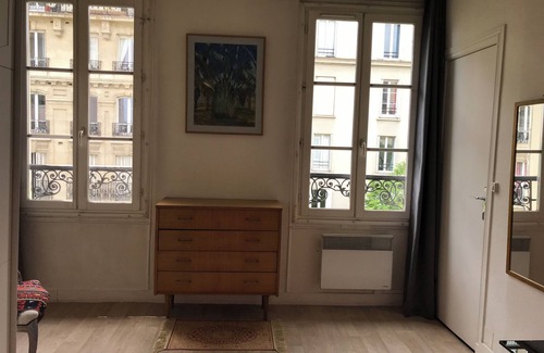 Combat Apartment | Sunny apartment, 2 rooms, Canal St Martin/Buttes Chaumont