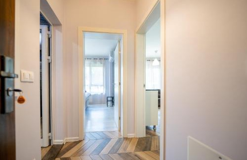 Studentski Grad Apartment | Sunny Apartment in Studentski grad, behind UNSS