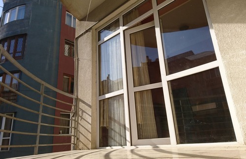 Vake Apartment | Sunny Apartment Near Park Mziuri