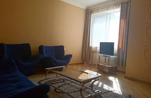 Vake Apartment | Sunny Apartment Near Park Mziuri