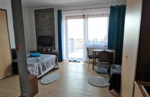 Velka Lomnica Apartment | Sunny Apartment with Terrace Tatragolf H104