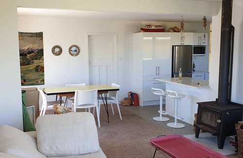 Te Horo Beach House | Sunny bach on beachfront with heaps of room and lots to do