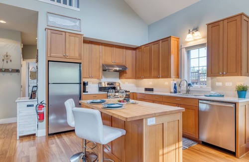 Langley House | Sunny Backyard, Fireplace, Coastal Access in Peaceful Neighborhood Near Shopping