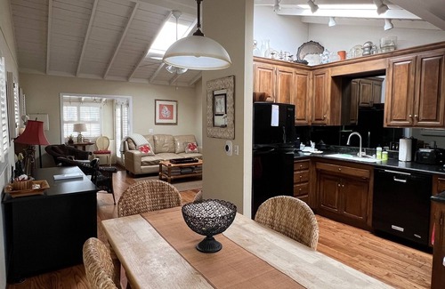 Balboa Island Cottage | Sunny Balboa Island Cottage: ”WINTER” 40%-50% OFF - Sep 27 to May 23, 2026