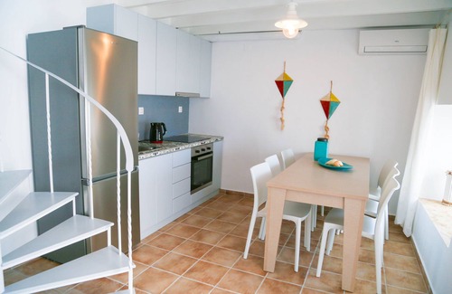 Leros House | Sunny Bay. Enjoy the sun and a magnificent view a few meters way from the Beach.