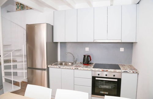 Leros House | Sunny Bay. Enjoy the sun and a magnificent view a few meters way from the Beach.