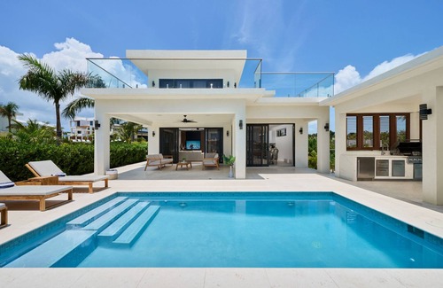 Ocean Point Villa | Sunny Bay Estate Villa 4- 4 Bedroom Waterfront Villa VIP Services