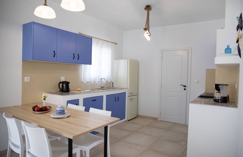 Leros House | Sunny Bay Excelsior, Hot tub and Chromotherapy a few meters away from the beach.