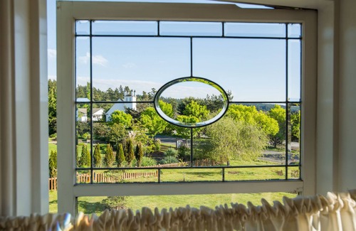 Lopez Island House | ~Sunny Bay Views~ Walk to Everything B-fast WIFI