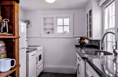 Provincetown Cottage | Sunny Beachfront Condo + Parking! Provincetown West End