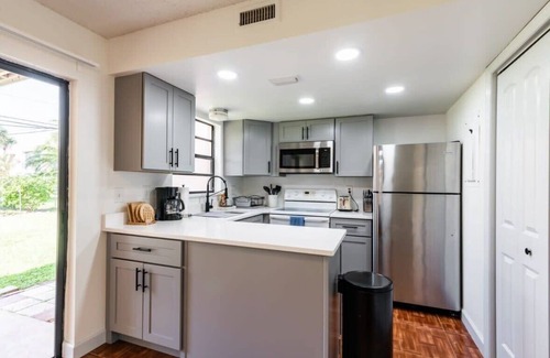 Indialantic By The Sea House | Sunny Beachside Retreat: Cozy 2 bed Townhouse!