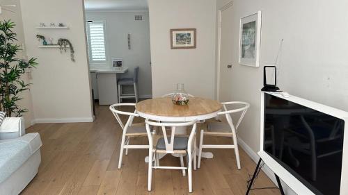 Drummoyne Apartment | Sunny boutique apartment