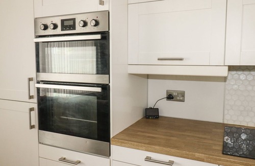 Malborough Cottage | SUNNY BREEZE, pet friendly, with a garden in Malborough