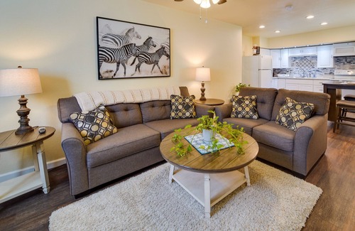 Shasta Lake Cottage | Sunny California Retreat w/Pool Access & Patio!