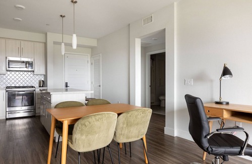 Carmel Valley Apartment | Sunny Carmel Valley 2BR w/Gym, BBQ, & W/D, nr Dining, by Blueground