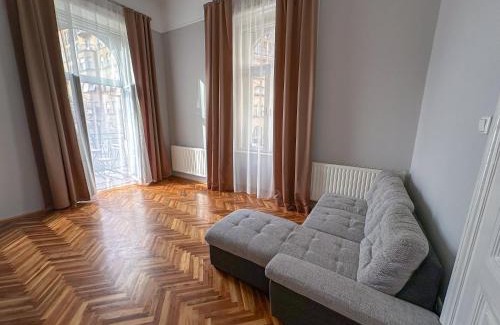 Orszagut Apartment | Sunny Castle Apartment