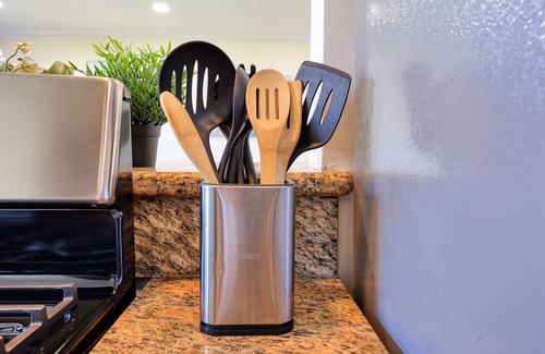 Alhambra Apartment | Sunny & Cheerful Near I-10 ~ Queen Beds ~ Parking