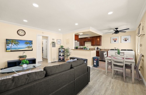 Alhambra Apartment | Sunny & Cheerful Near I-10 ~ Queen Beds ~ Parking
