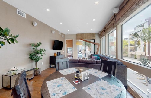 Serra Mesa Apartment | Sunny City Living