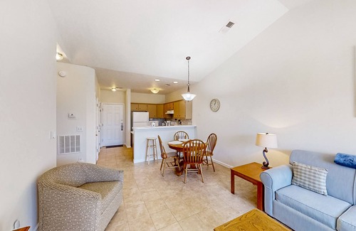 Carolina Forest Condo | Sunny condo with on-site pool, hot tub, & golf course - balcony, W/D, & AC