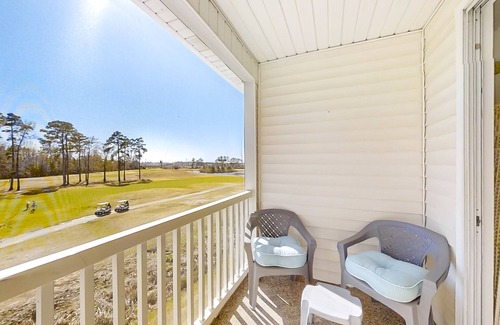 Carolina Forest Condo | Sunny condo with on-site pool, hot tub, & golf course - balcony, W/D, & AC