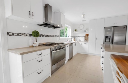 Paynesville House | Sunny Cove - Equipped with everything you need to relax and enjoy the Lakes