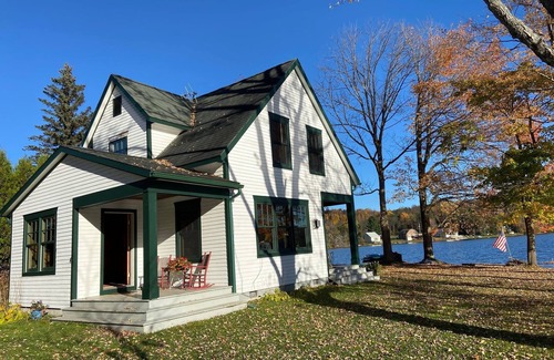 West Eaton Cottage | Sunny & Cozy Lake House
