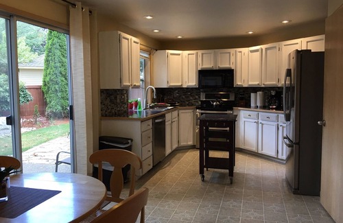 Klahanie House | Sunny culdesac home: pet friendly fenced ac garage fireplace