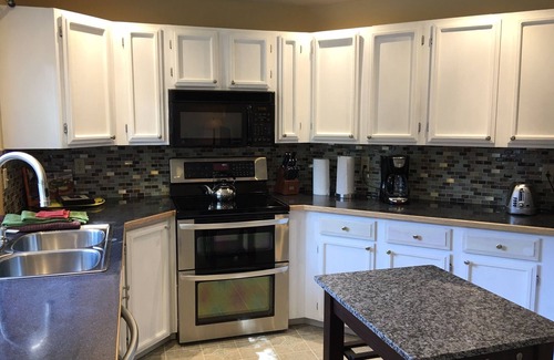 Klahanie House | Sunny culdesac home: pet friendly fenced ac garage fireplace