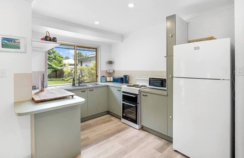 Mudjimba House | Sunny Dayz @ Sundew - Pet Friendly, Beach Accommodation