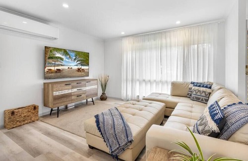 Mudjimba House | Sunny Dayz @ Sundew - Pet Friendly, Beach Accommodation