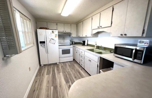 Placida House | Sunny Daze: Beachfront Cottage on the bay!