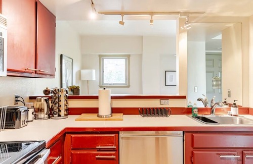 Broadway Condo | Sunny & Decorative Capitol Hill Apt