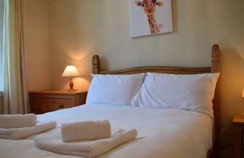 Newhaven House | Sunny Edinburgh 2 Bed.