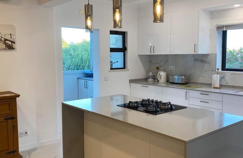 Ferragudo Villa | Sunny family villa with pool, 10 mins from the beach and centre!