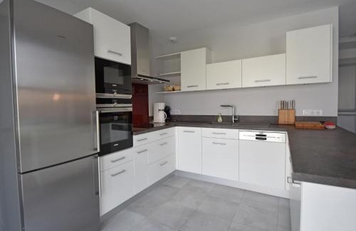 Garrigues-Sainte-Eulalie Villa | Sunny Villa Retreat in Uzès