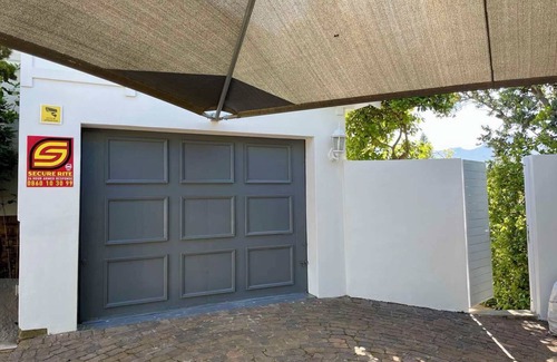 Somerset West Apartment | Sunny garden apartment in a top location, surrounded by nature - pure relaxation!