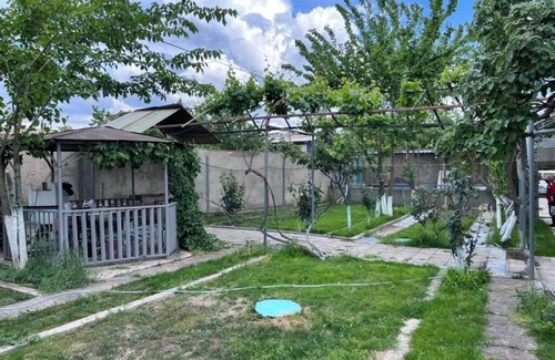 Yerevan House | Sunny Garden - Charming 4-bedroom Guest House with AC and WiFi in Yerevan