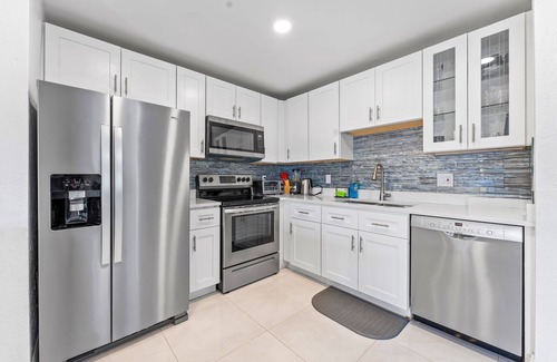 Lauderdale Lakes House | Sunny Goldie in Lauderdale Lakes