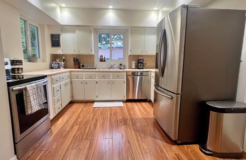 North Miami House | Sunny Haven Retreat in N.Miami— short drive to Beaches