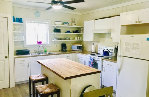 Rainbow Bay Cottage | Sunny Haze
