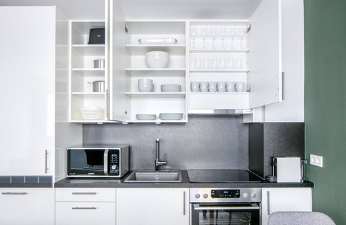Hernals Apartment | Sunny Hernals 1BR w/Elevator near AKH and Metro line U6, by Blueground