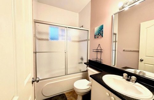 Surrey Apartment | Sunny Home in White Rock Resort