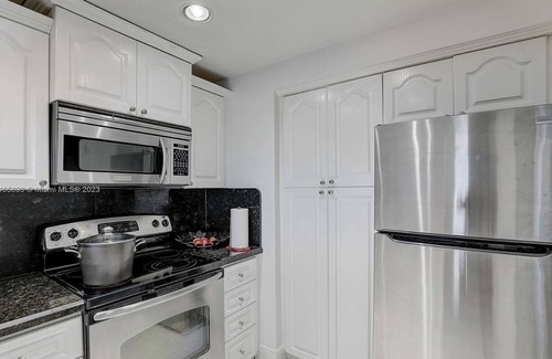 Aventura Condo | Sunny Isle, "Eastern Shores" North Miami Beach Paradise.