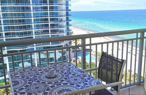 Sunny Isles Beach Apartment | Sunny Isles Florida ,beach front ,studio for rent.
