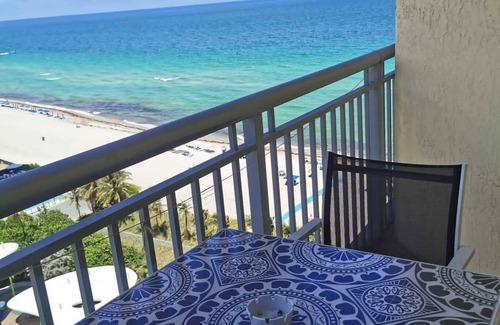 Sunny Isles Beach Apartment | Sunny Isles Florida ,beach front ,studio for rent.