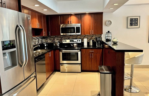 Sunny Isles Beach Apartment | SUNNY ISLES CONDO-RESORT (PARKING INCLUDED)