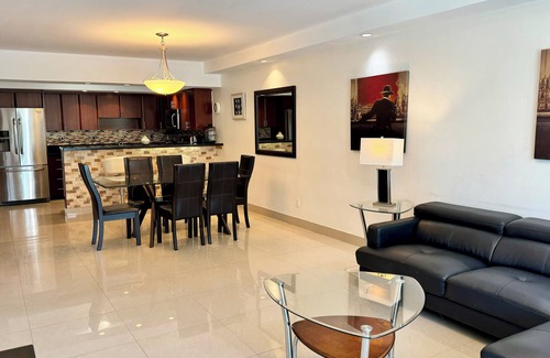 Sunny Isles Beach Apartment | SUNNY ISLES CONDO-RESORT (PARKING INCLUDED)