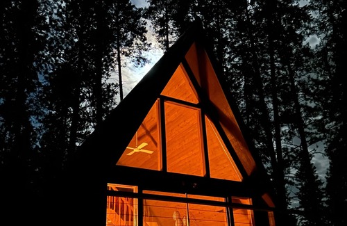 Hayden Lake Cabin | Sunny Lakefront A-Frame cabin, Private dock, sunset views & pet friendly!